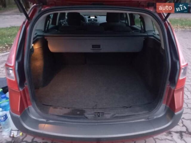 Красный Рено Меган, объемом двигателя 1.6 л и пробегом 173 тыс. км за 5400 $, фото 1 на Automoto.ua