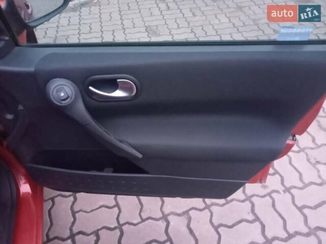 Красный Рено Меган, объемом двигателя 1.6 л и пробегом 173 тыс. км за 5400 $, фото 7 на Automoto.ua