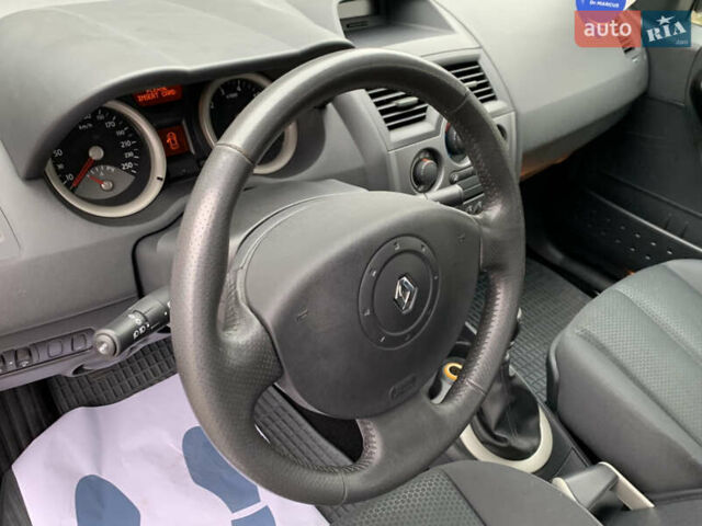 Рено Меган 2005 в Луцке на Automoto.ua Красный Рено Меган, объемом двигателя 2 л и пробегом 83 тыс. км за 4999 $, фото 48 на Automoto.ua