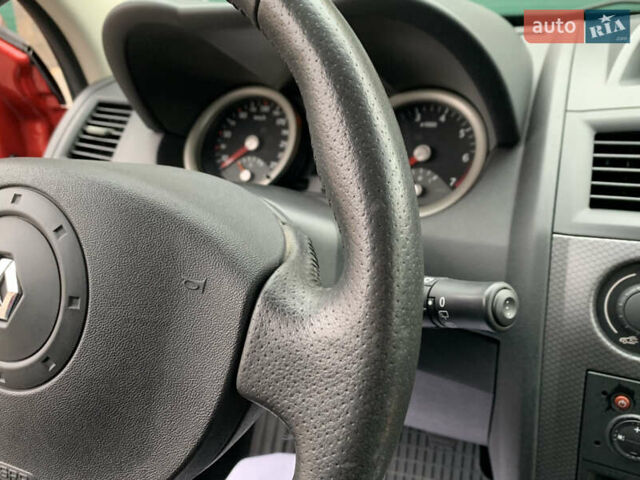 Рено Меган 2005 в Луцке на Automoto.ua Красный Рено Меган, объемом двигателя 2 л и пробегом 83 тыс. км за 4999 $, фото 89 на Automoto.ua