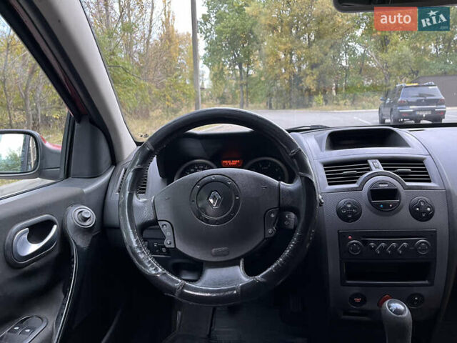 Червоний Рено Меган, об'ємом двигуна 1.6 л та пробігом 215 тис. км за 4600 $, фото 24 на Automoto.ua