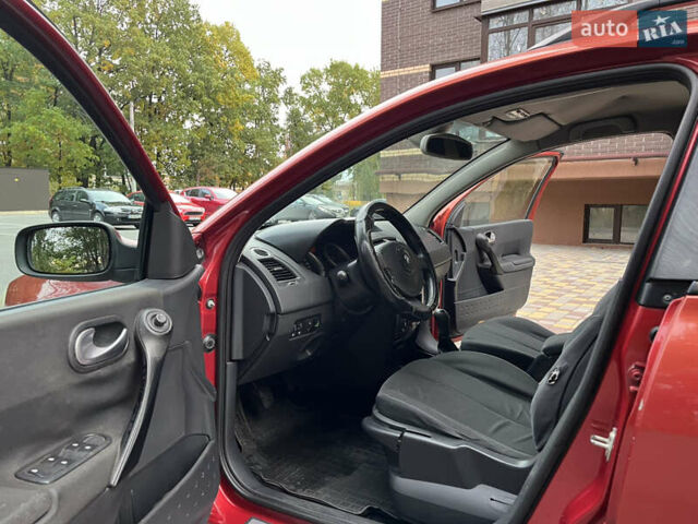 Красный Рено Меган, объемом двигателя 1.6 л и пробегом 215 тыс. км за 4000 $, фото 20 на Automoto.ua