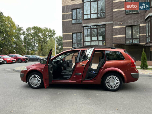 Рено Меган 2005 в Чернигове на Automoto.ua Красный Рено Меган, объемом двигателя 1.6 л и пробегом 215 тыс. км за 4200 $, фото 19 на Automoto.ua