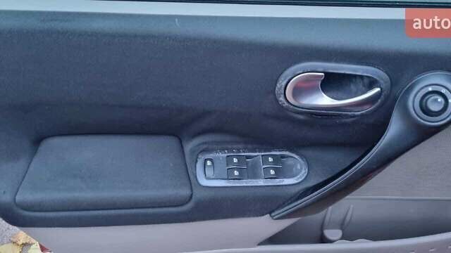 Красный Рено Меган, объемом двигателя 1.46 л и пробегом 283 тыс. км за 4700 $, фото 15 на Automoto.ua