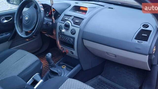 Красный Рено Меган, объемом двигателя 1.46 л и пробегом 283 тыс. км за 4700 $, фото 9 на Automoto.ua