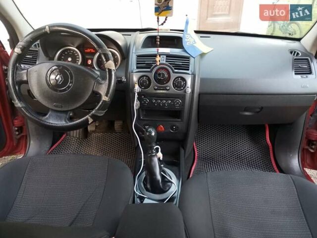 Красный Рено Меган, объемом двигателя 1.5 л и пробегом 190 тыс. км за 3000 $, фото 6 на Automoto.ua