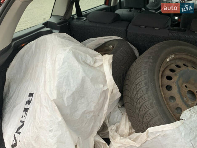 Рено Меган 2005 в Луцке на Automoto.ua Красный Рено Меган, объемом двигателя 2 л и пробегом 83 тыс. км за 4999 $, фото 102 на Automoto.ua