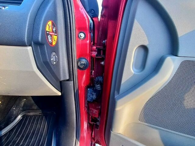 Червоний Рено Меган, об'ємом двигуна 1.6 л та пробігом 290 тис. км за 4700 $, фото 3 на Automoto.ua