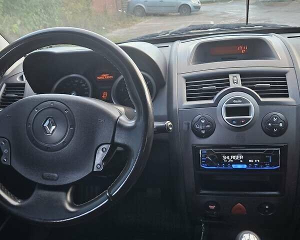 Красный Рено Меган, объемом двигателя 1.46 л и пробегом 331 тыс. км за 4200 $, фото 10 на Automoto.ua