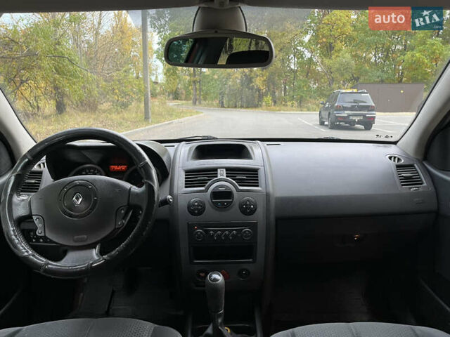 Красный Рено Меган, объемом двигателя 1.6 л и пробегом 215 тыс. км за 4000 $, фото 27 на Automoto.ua