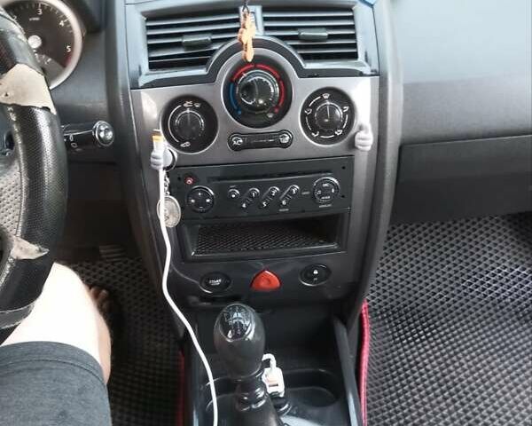 Красный Рено Меган, объемом двигателя 1.5 л и пробегом 190 тыс. км за 3000 $, фото 2 на Automoto.ua