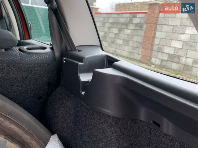 Рено Меган 2005 в Луцке на Automoto.ua Красный Рено Меган, объемом двигателя 2 л и пробегом 83 тыс. км за 4999 $, фото 105 на Automoto.ua