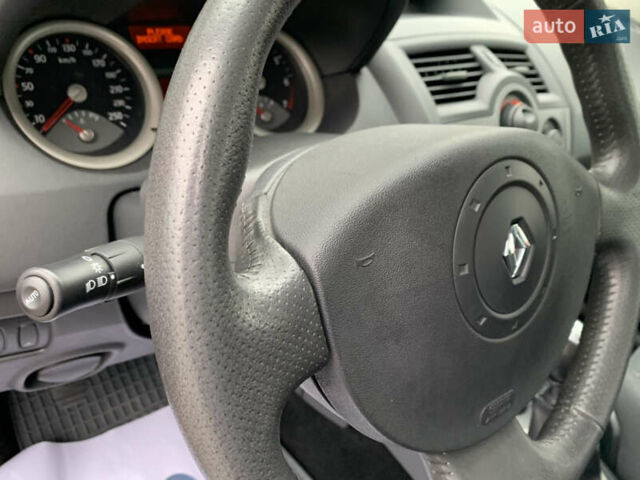 Рено Меган 2005 в Луцке на Automoto.ua Красный Рено Меган, объемом двигателя 2 л и пробегом 83 тыс. км за 4999 $, фото 49 на Automoto.ua