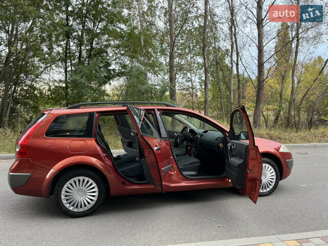 Красный Рено Меган, объемом двигателя 1.6 л и пробегом 215 тыс. км за 4000 $, фото 18 на Automoto.ua