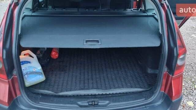 Красный Рено Меган, объемом двигателя 1.46 л и пробегом 283 тыс. км за 4700 $, фото 5 на Automoto.ua