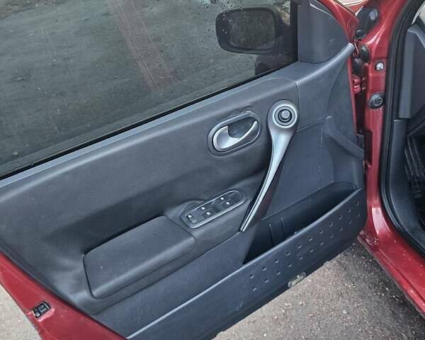 Красный Рено Меган, объемом двигателя 1.46 л и пробегом 331 тыс. км за 4200 $, фото 7 на Automoto.ua