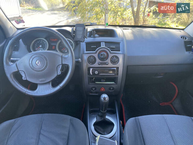 Рено Меган 2005 в Одессе на Automoto.ua Красный Рено Меган, объемом двигателя 1.6 л и пробегом 304 тыс. км за 3999 $, фото 4 на Automoto.ua