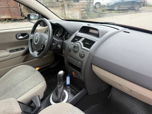 Червоний Рено Меган, об'ємом двигуна 1.6 л та пробігом 195 тис. км за 5000 $, фото 4 на Automoto.ua