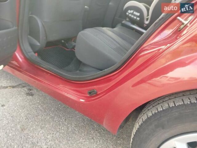 Рено Меган 2006 в Броварах на Automoto.ua Красный Рено Меган, объемом двигателя 1.6 л и пробегом 201 тыс. км за 5300 $, фото 1 на Automoto.ua