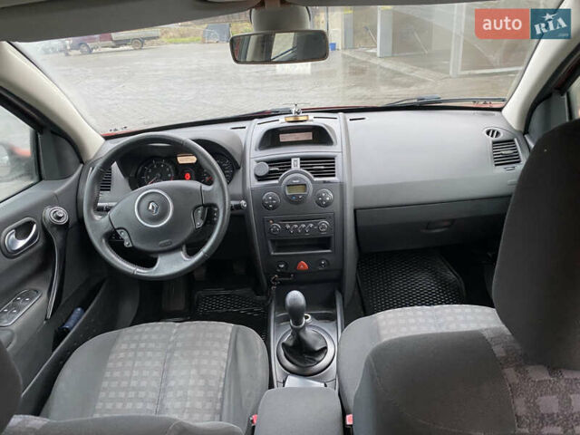 Красный Рено Меган, объемом двигателя 1.6 л и пробегом 209 тыс. км за 4500 $, фото 8 на Automoto.ua