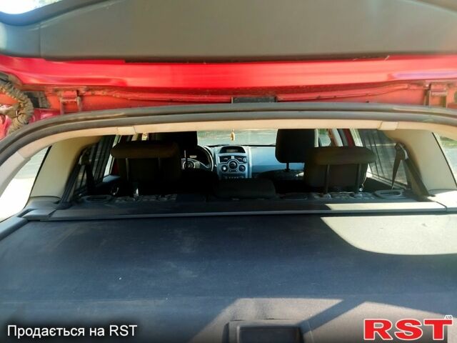 Красный Рено Меган, объемом двигателя 1.6 л и пробегом 350 тыс. км за 5500 $, фото 5 на Automoto.ua