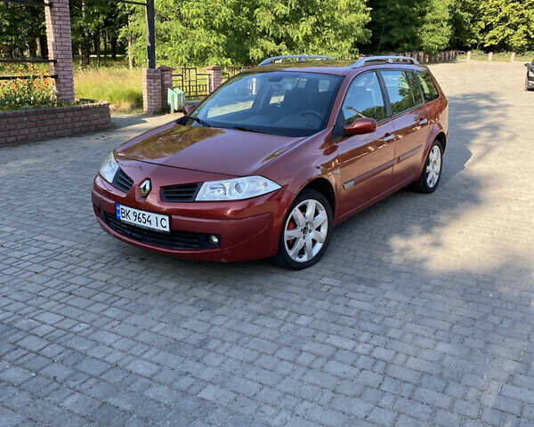 Рено Меган 2006 в Владимирце на Automoto.ua Красный Рено Меган, объемом двигателя 1.6 л и пробегом 281 тыс. км за 4500 $, фото 1 на Automoto.ua