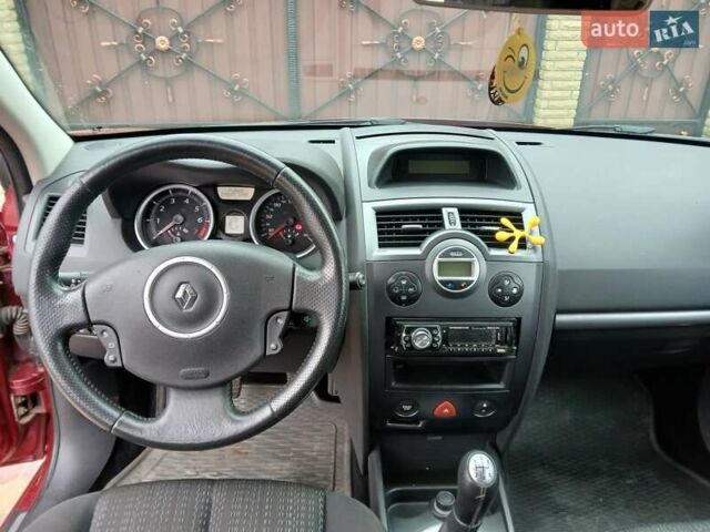Красный Рено Меган, объемом двигателя 1.6 л и пробегом 164 тыс. км за 4300 $, фото 8 на Automoto.ua