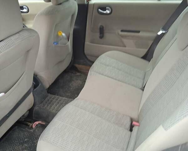 Красный Рено Меган, объемом двигателя 1.6 л и пробегом 400 тыс. км за 5500 $, фото 4 на Automoto.ua