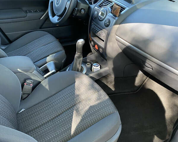 Красный Рено Меган, объемом двигателя 1.6 л и пробегом 195 тыс. км за 5700 $, фото 10 на Automoto.ua