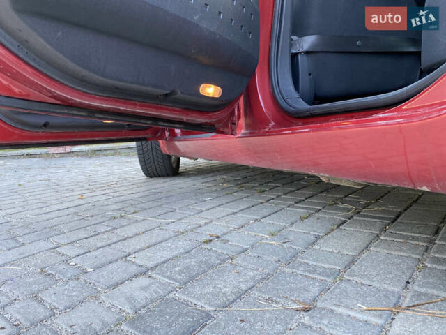Красный Рено Меган, объемом двигателя 1.6 л и пробегом 280 тыс. км за 4500 $, фото 27 на Automoto.ua