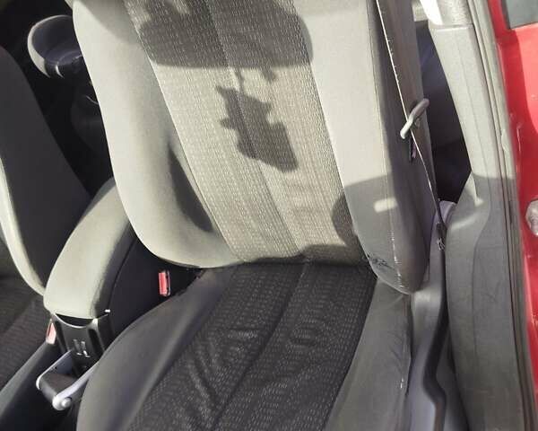 Рено Меган 2006 в Броварах на Automoto.ua Красный Рено Меган, объемом двигателя 1.6 л и пробегом 201 тыс. км за 5300 $, фото 9 на Automoto.ua