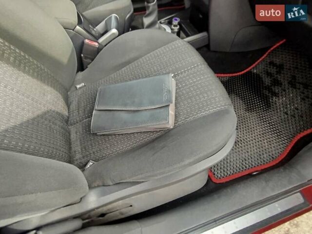 Рено Меган 2006 в Броварах на Automoto.ua Красный Рено Меган, объемом двигателя 1.6 л и пробегом 201 тыс. км за 5300 $, фото 20 на Automoto.ua