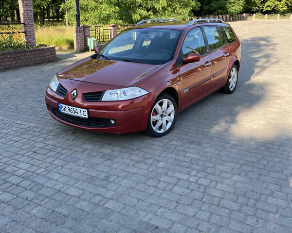 Красный Рено Меган, объемом двигателя 1.6 л и пробегом 280 тыс. км за 4500 $, фото 5 на Automoto.ua