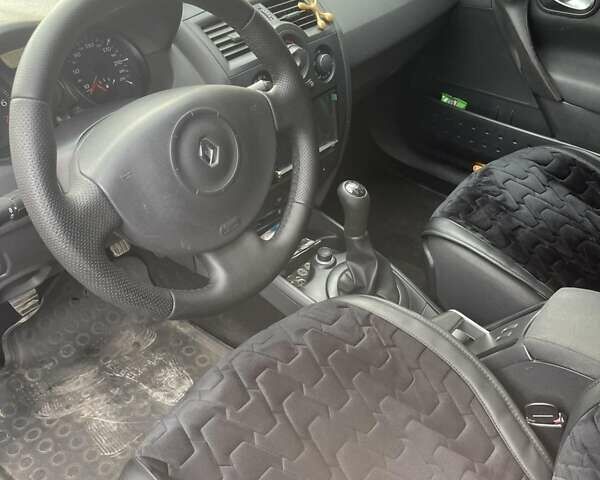 Рено Меган 2006 в Збараже на Automoto.ua Красный Рено Меган, объемом двигателя 1.6 л и пробегом 224 тыс. км за 4800 $, фото 12 на Automoto.ua