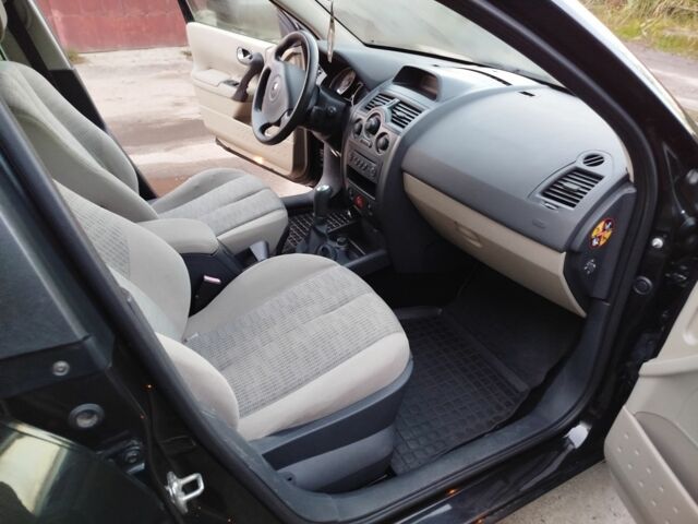 Червоний Рено Меган, об'ємом двигуна 1.6 л та пробігом 194 тис. км за 5000 $, фото 9 на Automoto.ua