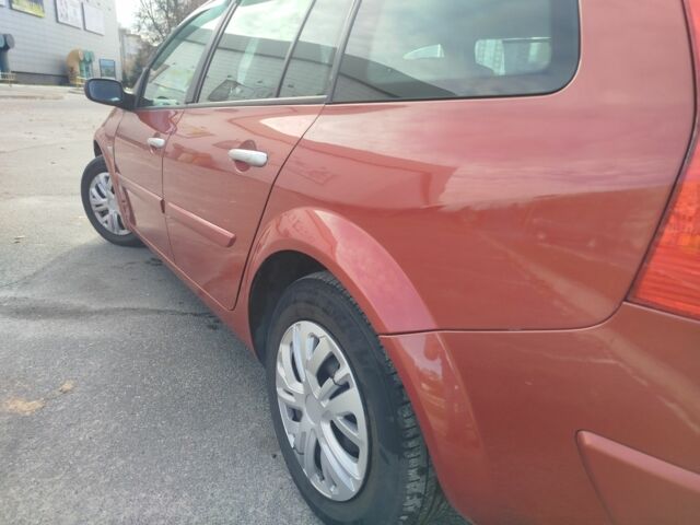 Рено Меган 2006 в Броварах на Automoto.ua Красный Рено Меган, объемом двигателя 1.6 л и пробегом 201 тыс. км за 5300 $, фото 2 на Automoto.ua