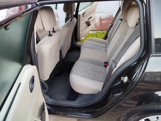 Червоний Рено Меган, об'ємом двигуна 1.6 л та пробігом 194 тис. км за 5000 $, фото 10 на Automoto.ua