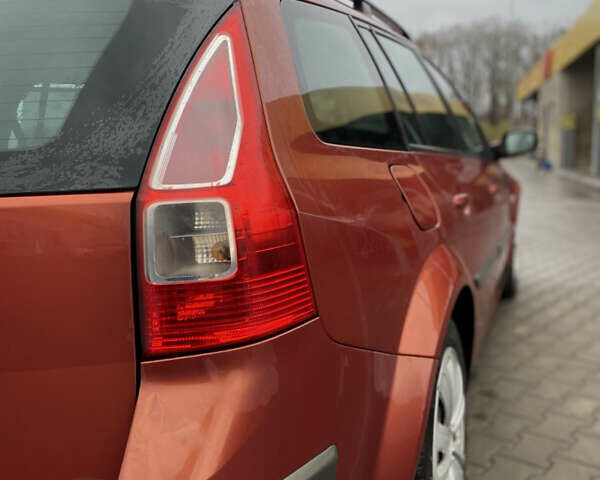 Красный Рено Меган, объемом двигателя 1.6 л и пробегом 209 тыс. км за 4500 $, фото 2 на Automoto.ua