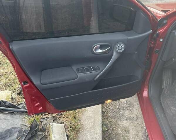 Рено Меган 2006 в Збараже на Automoto.ua Красный Рено Меган, объемом двигателя 1.6 л и пробегом 224 тыс. км за 4800 $, фото 13 на Automoto.ua