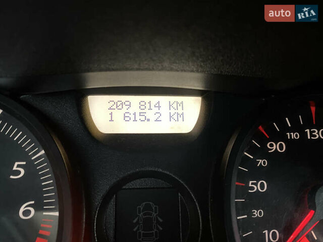 Красный Рено Меган, объемом двигателя 1.6 л и пробегом 209 тыс. км за 4500 $, фото 9 на Automoto.ua