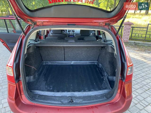 Рено Меган 2006 в Владимирце на Automoto.ua Красный Рено Меган, объемом двигателя 1.6 л и пробегом 281 тыс. км за 4500 $, фото 13 на Automoto.ua