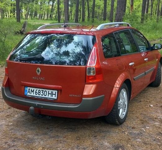 Красный Рено Меган, объемом двигателя 2 л и пробегом 280 тыс. км за 4800 $, фото 3 на Automoto.ua