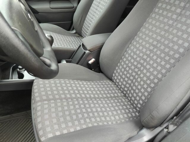 Красный Рено Меган, объемом двигателя 1.6 л и пробегом 108 тыс. км за 5150 $, фото 5 на Automoto.ua