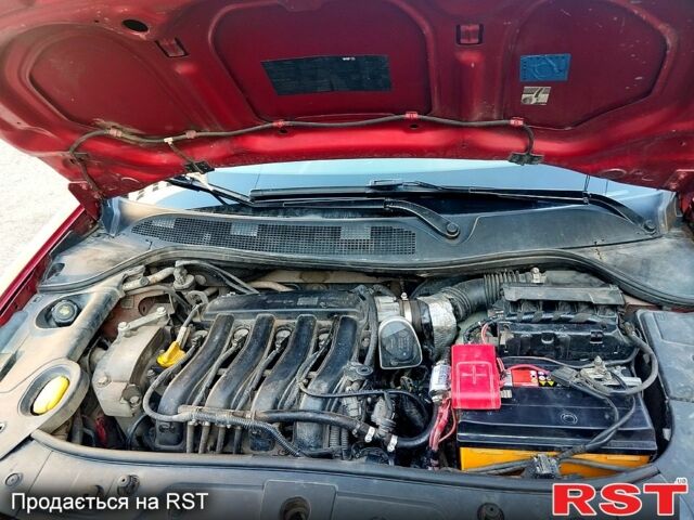 Красный Рено Меган, объемом двигателя 1.6 л и пробегом 350 тыс. км за 5500 $, фото 7 на Automoto.ua