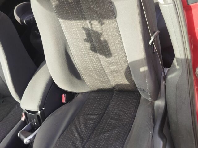 Рено Меган 2006 в Броварах на Automoto.ua Красный Рено Меган, объемом двигателя 1.6 л и пробегом 201 тыс. км за 5300 $, фото 9 на Automoto.ua