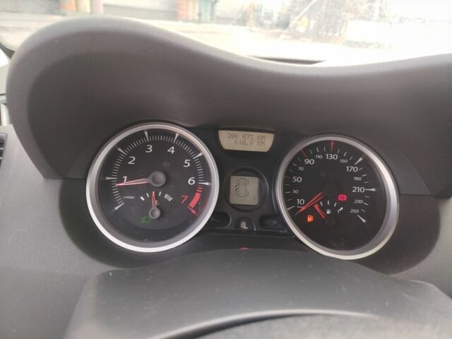 Рено Меган 2006 в Броварах на Automoto.ua Красный Рено Меган, объемом двигателя 1.6 л и пробегом 201 тыс. км за 5300 $, фото 11 на Automoto.ua