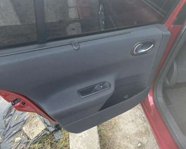 Рено Меган 2006 в Збараже на Automoto.ua Красный Рено Меган, объемом двигателя 1.6 л и пробегом 224 тыс. км за 4800 $, фото 8 на Automoto.ua