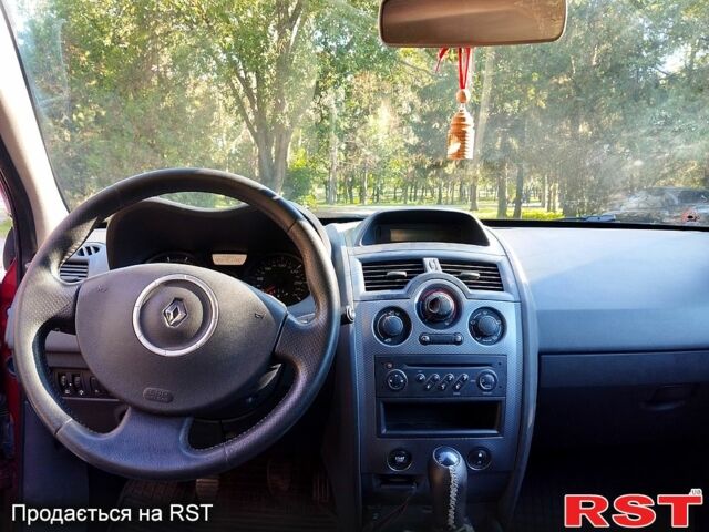 Красный Рено Меган, объемом двигателя 1.6 л и пробегом 350 тыс. км за 5500 $, фото 6 на Automoto.ua