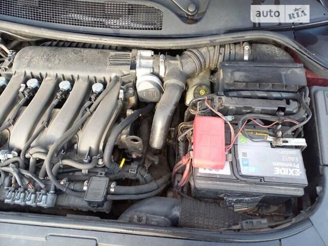 Червоний Рено Меган, об'ємом двигуна 2 л та пробігом 225 тис. км за 5600 $, фото 12 на Automoto.ua