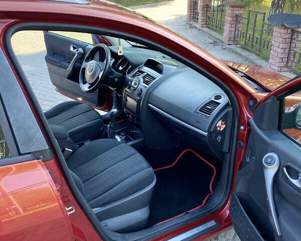 Красный Рено Меган, объемом двигателя 1.6 л и пробегом 280 тыс. км за 4500 $, фото 30 на Automoto.ua